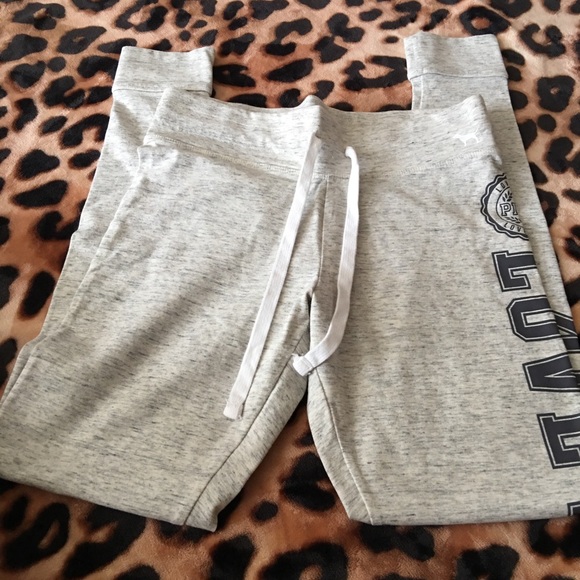 New Vs pink campus pants size small - Picture 2 of 3